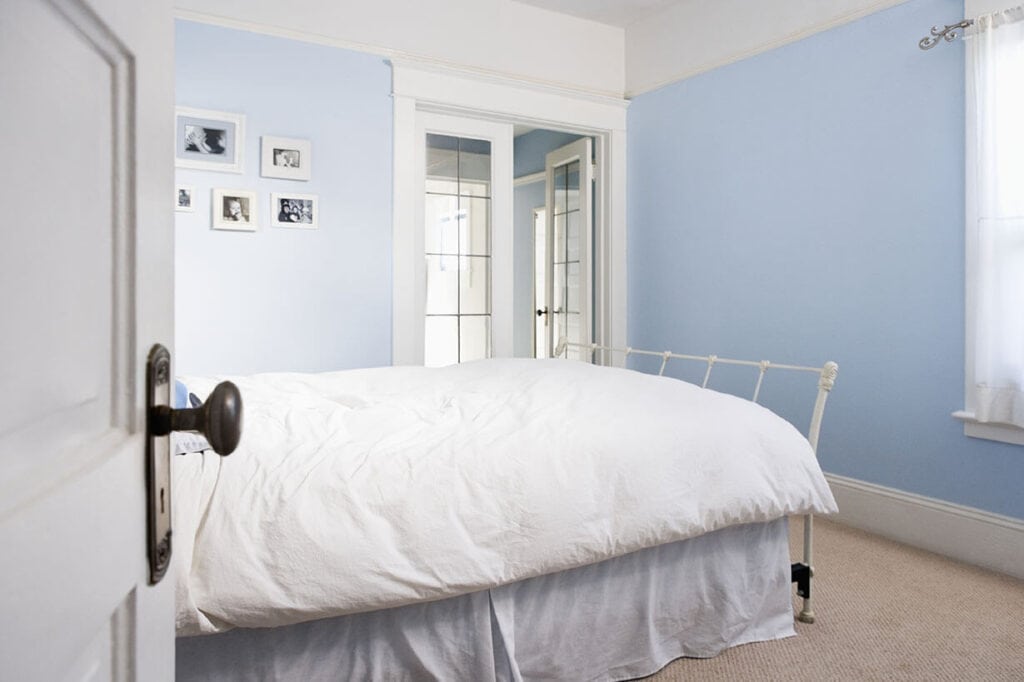 royal-painting-kc-open-door-to-bedroom-01